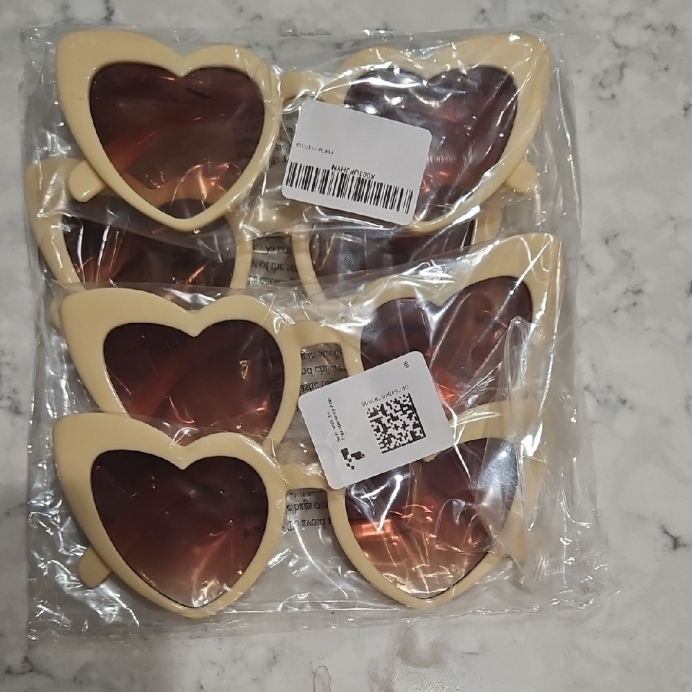 Heart-Shaped Sunglasses- 4 Pack